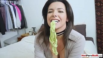 Göğüslü Mi...