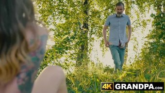 Genç Kız, ...