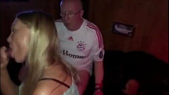 Genç (18+)...
