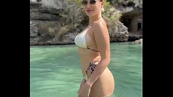 Amalia Dav...