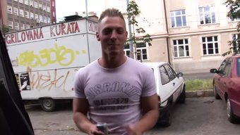 Genç (18+)...