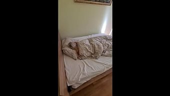 Karısı, Do...