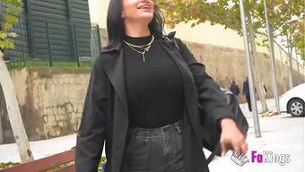 Göğüsleri ...