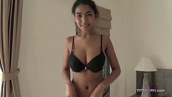 Asyalı Kız...