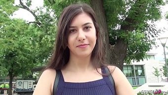 Genç Anya,...