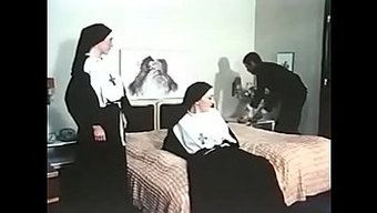 Göğüslü Ni...