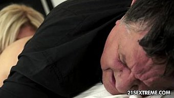 Genç (18+)...