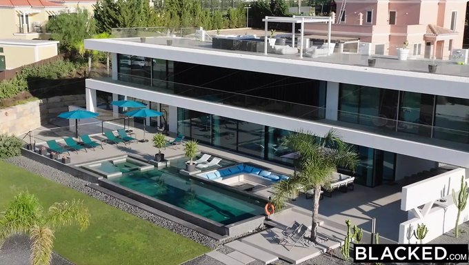 Blacked.Com Videosunda Ashby, Kocasını Büyük Siyah Bir Yarrağıyla Ilk Kez Sikiyor